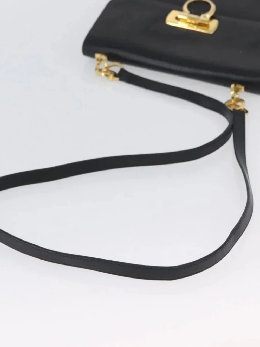 Salvatore Ferragamo Gancini Shoulder Bag Leather Black Gold Auth LNZ598